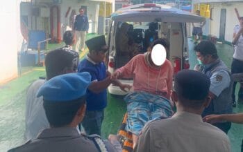 Kolaborasi Polsek dan BKK Lembar Selamatkan Ibu Melahirkan di Kapal