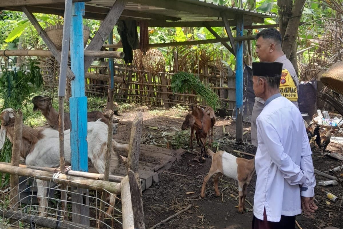 Bhabinkamtibmas Desa Senggigi Ajak Warga Maksimalkan Lahan Kosong