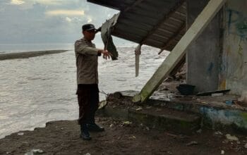 Langkah Tanggap Dini Polsek Batulayar Hadapi Cuaca Buruk di Meninting