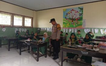 Sinergi Polsek Gerung dan SPPG Wujudkan Program Makan Bergizi di SDN Dasan Tapen