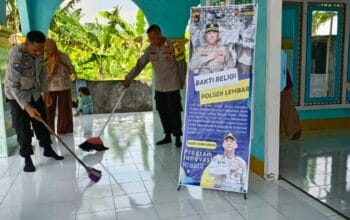 Bakti Religi Polsek Lembar: Ciptakan Lingkungan Ibadah Bersih dan Nyaman
