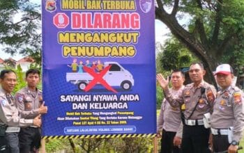 Satlantas Polres Lombok Barat Gencar Pasang Spanduk Himbauan Keselamatan Berlalu Lintas