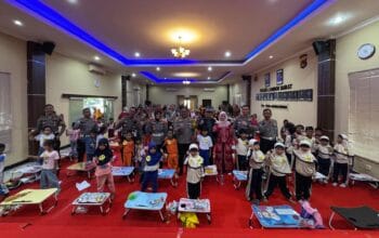 Lomba Mewarnai Meriahkan Hari Bhayangkara di Polres Lombok Barat