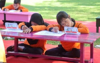 Mewarnai Semangat Bhayangkara di SLBN 2 Lombok Barat