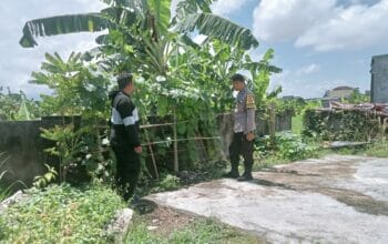 Bhabinkamtibmas Desa Perampuan Bina Warga Tanam Sayur untuk Ketahanan Pangan Lokal