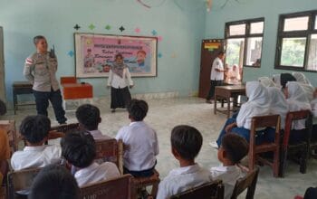 Polsek Sekotong Bangun Karakter Siswa SMPN SATAP 4 Lewat Edukasi Hukum dan Etika