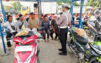 Bangun Kesadaran Berlalu Lintas, Satlantas Lombok Barat Sambangi Ojek Pasar Jereneng