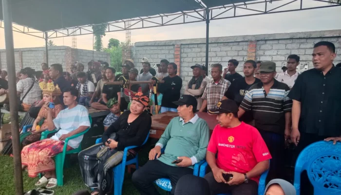 Sinergi Polri dan Warga Sukseskan Peresean HUT Desa Kuripan Timur